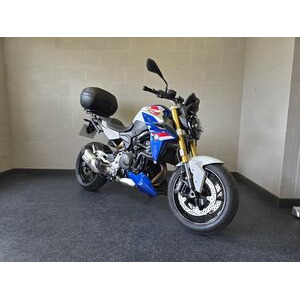 BMW F 900 R click to zoom image
