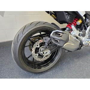 BMW F 900 R click to zoom image