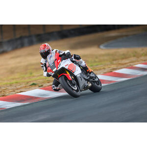 YAMAHA YZF R7 70th Anniversary click to zoom image