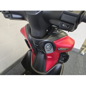 YAMAHA RayZR 125 click to zoom image