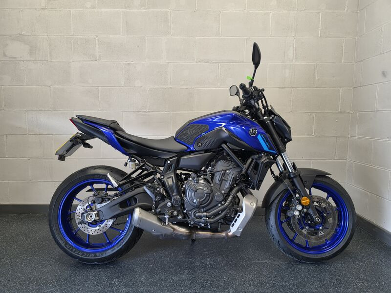 YAMAHA MT-07 click to zoom image