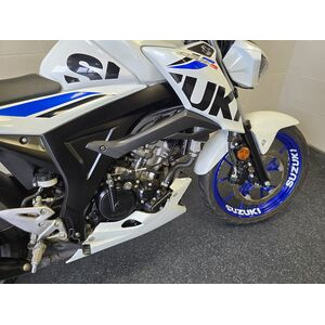 SUZUKI GSX-S 125 X click to zoom image