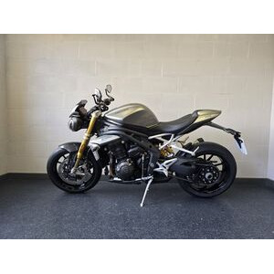 TRIUMPH Speed Triple RS 1200 click to zoom image