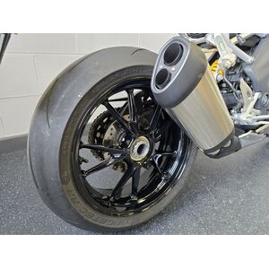 TRIUMPH Speed Triple RS 1200 click to zoom image