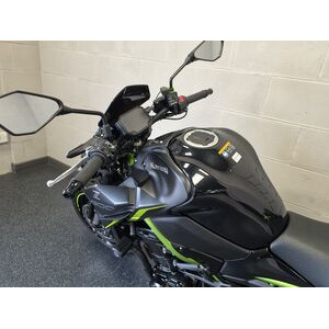 KAWASAKI Z900 ZR click to zoom image