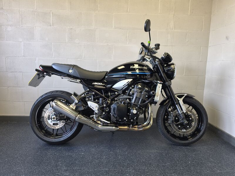 KAWASAKI Z900 RS click to zoom image