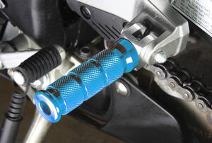 BIKETEK Alloy Round Sports Footpegs Suzuki Rider/Pillion Blue Type 2 